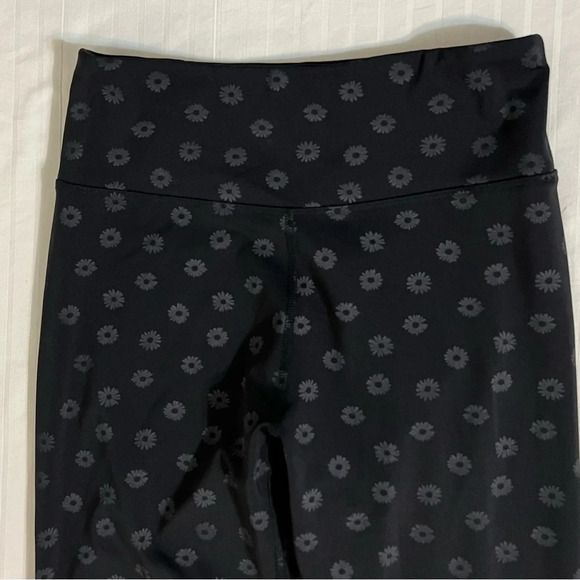 Nanette Lepore Play Black Daisy Leggings Size Medium Q1 - Picture 8 of 11
